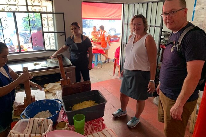 2 Hour and 30 Minutes Walking Tour in 5 De Diciembre - Agua frescas and the value of small portions