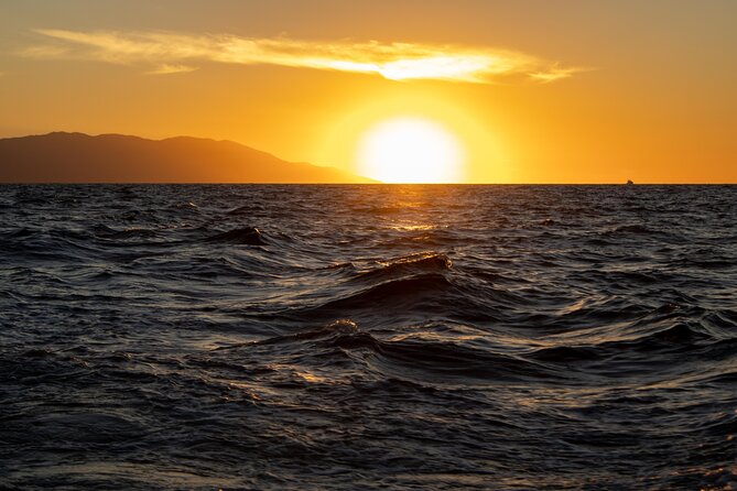 2 Hours Catamaran Sunset Tour - Sunset, drinks, and live music