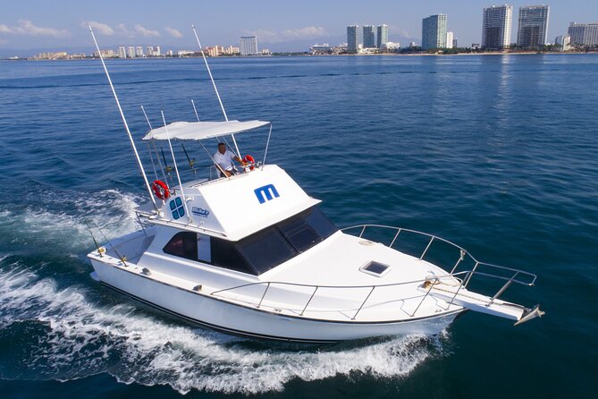 Bertram 38' Convertible Boat in Puerto & Nuevo Vallarta - The rocky snorkeling stop