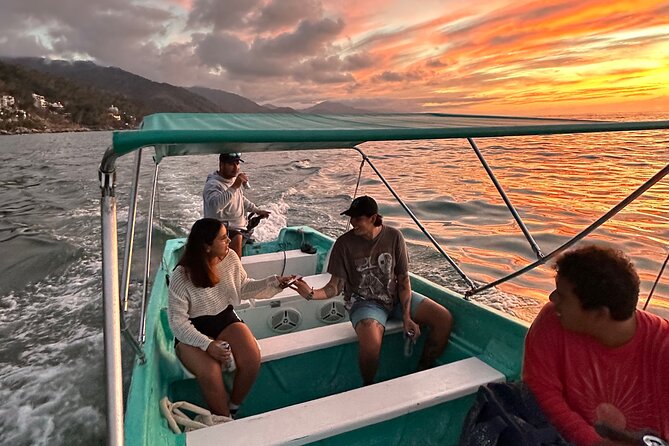 Bioluminescence & sunset local boat tour to Los Arcos Sanctuary - Why the glowing water is the main event