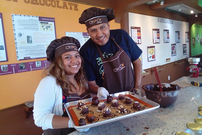 Chocolate and truffles workshop - The cacao story before the cooking starts