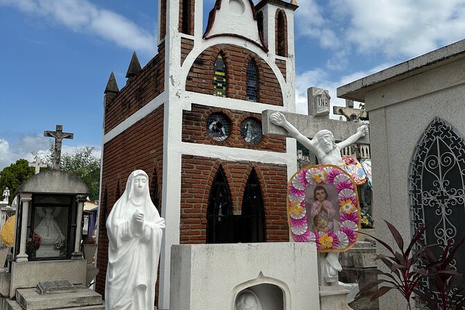 Day of the Dead inspired Cemetery Tour in Puerto Vallarta - How the guide shapes the experience