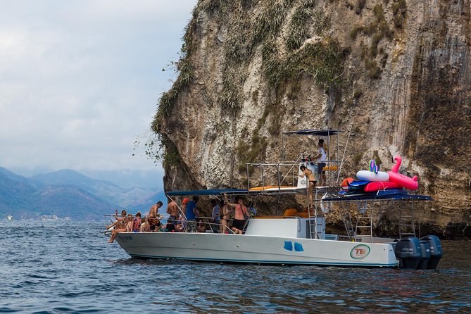 Famous Pato Bobo Adventure Boat - Cruising past the Malecón