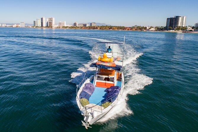 Famous Pato Bobo Adventure Boat - Guides, food, and the mood on board