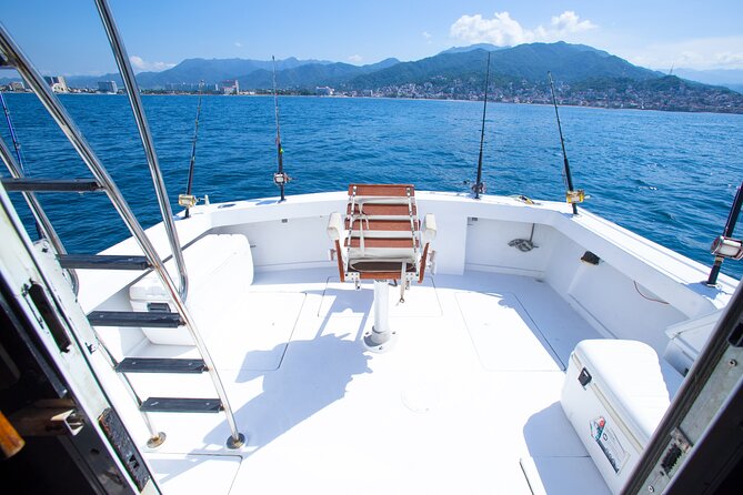 Hatteras 42-44' Classic Yachts in Puerto & Nuevo Vallarta - The crew can shape the day