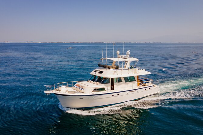 Hatteras 58-61' Luxury Yacht in Puerto Vallarta & Nuevo Nayarit - Food, margaritas, and the international bar