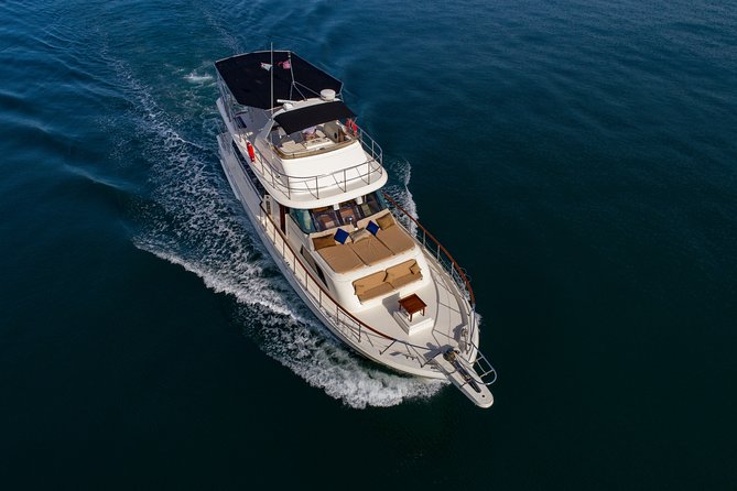 Hatteras 58-61' Luxury Yacht in Puerto Vallarta & Nuevo Nayarit - Crew service and the human side of the trip