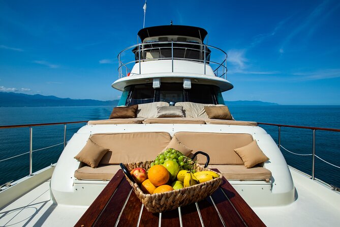 Hatteras 58-61' Luxury Yacht in Puerto Vallarta & Nuevo Nayarit - Who will enjoy this yacht outing most