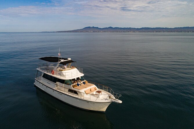 Hatteras 58-61' Luxury Yacht in Puerto Vallarta & Nuevo Nayarit - A three-level Hatteras with room to spread out
