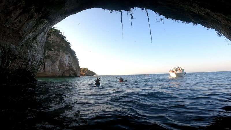 Mismaloya: Stand-Up Paddleboard & Snorkeling to Los Arcos - Paddling the 5-kilometer route to Los Arcos