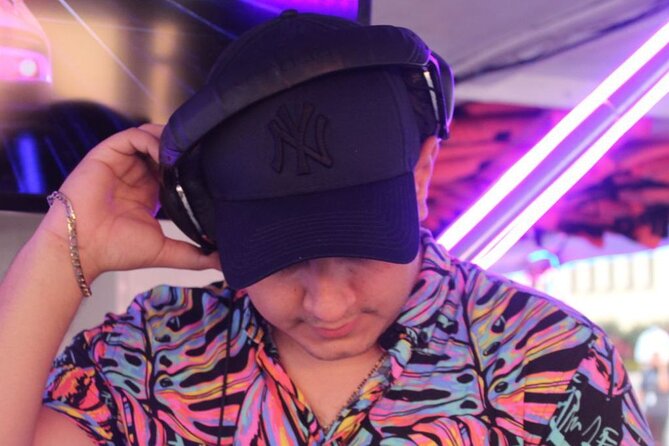 neon party - What is included during the cruise