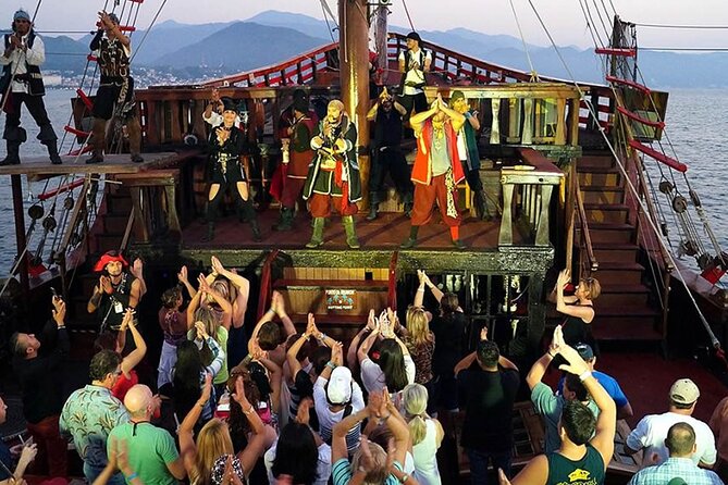 Pirate Ship Tour by day or night! Meals and Drinks included! - Food, drinks, and the party mood