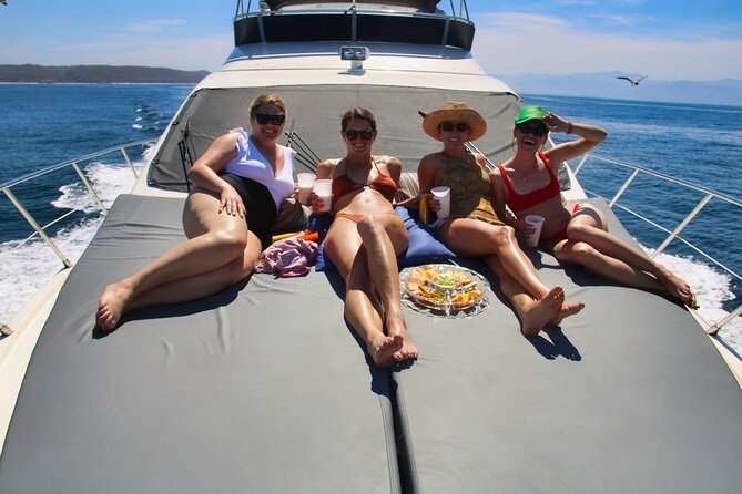 Private Luxury Yacht Chica 55' VIP All Inclusive + Jet Ski - An open bar with a full snack spread