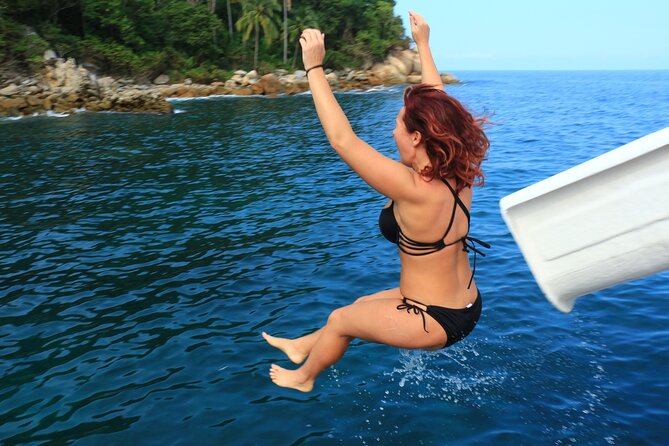 Private Yacht Charter ChicaFUN 2 Waterslides All Inclusive - The crew and the feel of the day