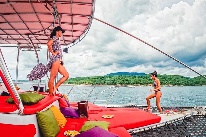 Private Yacht Charter ChicaFUN 3 Waterslides All Inclusive - The all-inclusive food and drink setup