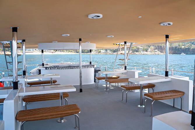 Private Yacht Charter ChicaFUN 5 Waterslides All Inclusive - Meeting points and transport details