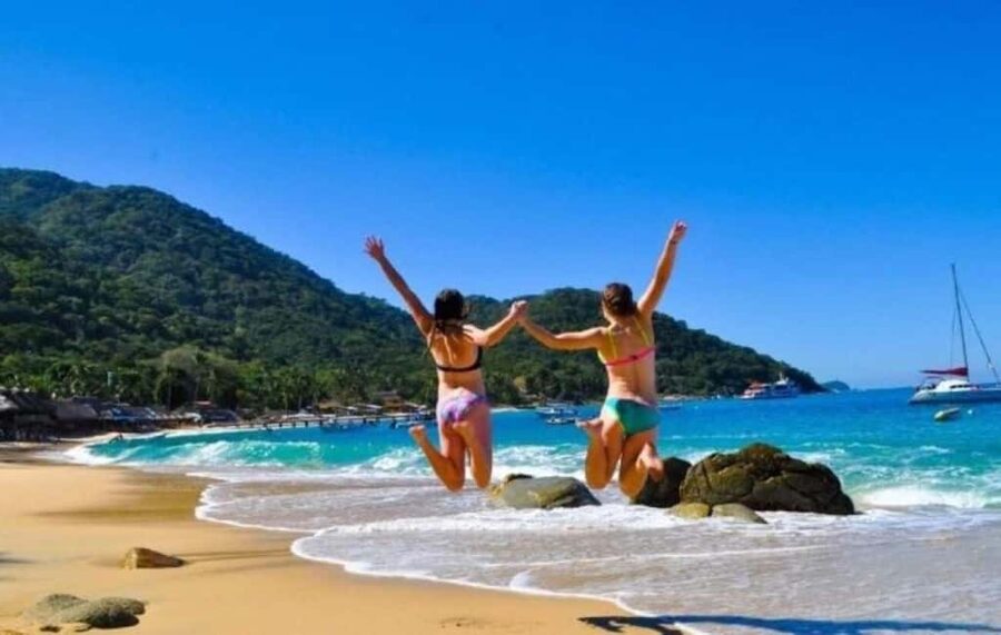 Puerto Vallarta: Beach, Breakfast, Lunch & Open Bar - Los Arcos: scenic rocks and a crowded snorkeling stop