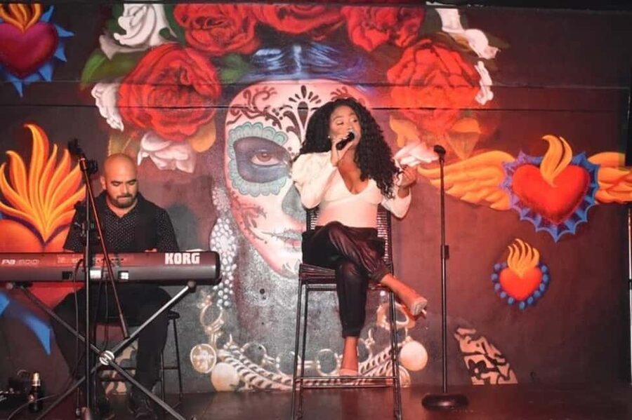Puerto Vallarta: Cabaret Show with Cocktails & Costumes - Music, singers, and the chance of a drag show