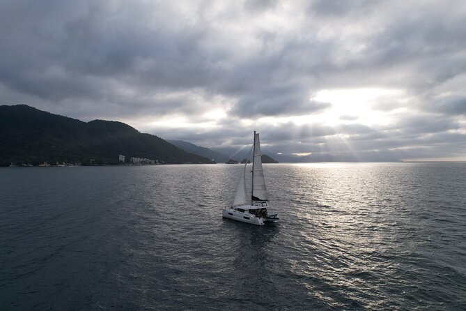 Puerto Vallarta: Coast & Fun 4h All Inclusive on 40' Lagoon - Lunch Prepared Fresh Onboard