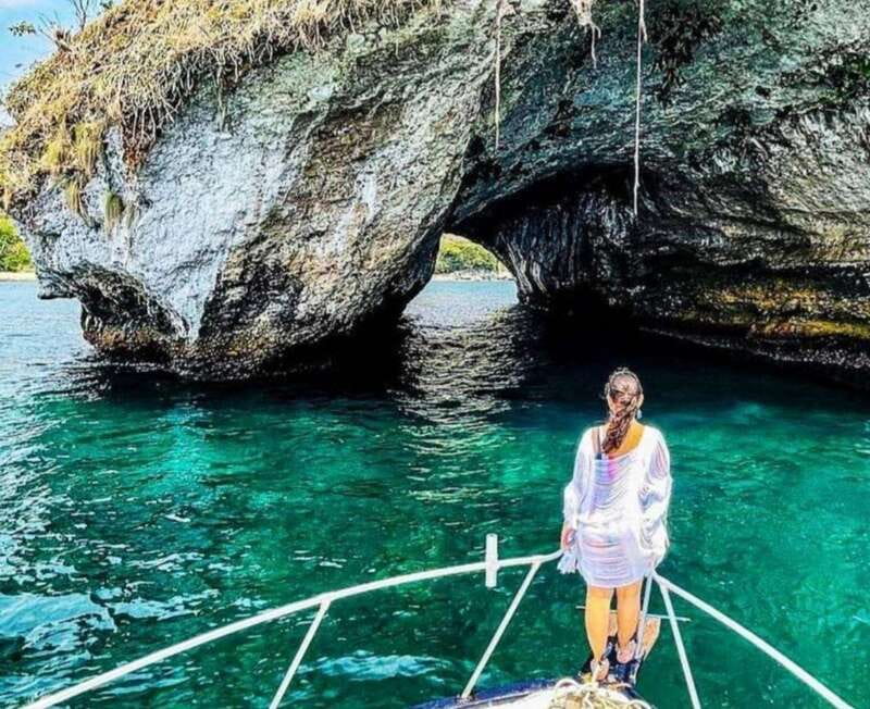 Puerto Vallarta: Los Arcos Islands Boat Tour and Snorkeling - Meeting in town, then riding the local bus to Mismaloya