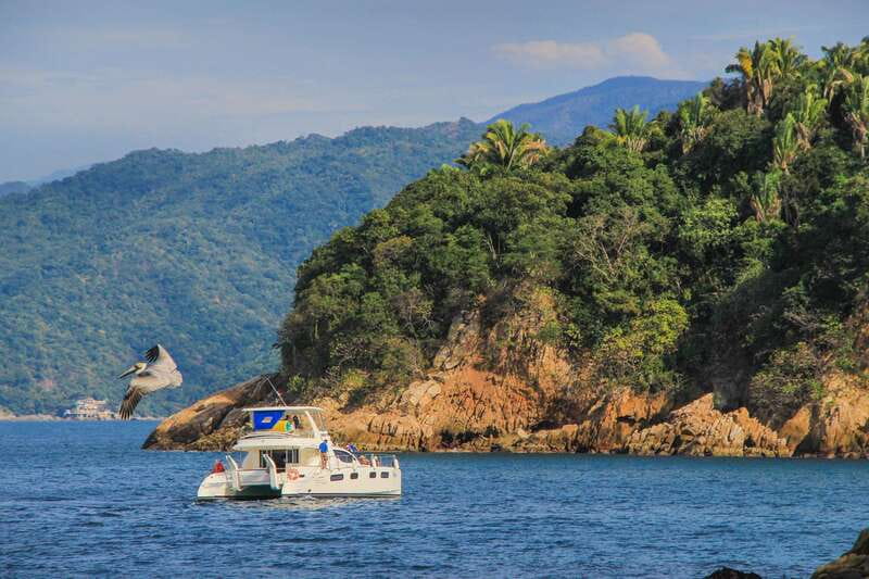 Puerto Vallarta: Luxury Yacht Tour with Lunch and Open Bar - Key points to know before booking