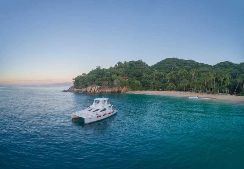 Puerto Vallarta: Luxury Yacht Tour with Lunch and Open Bar - Snorkeling, swimming, and paddleboarding