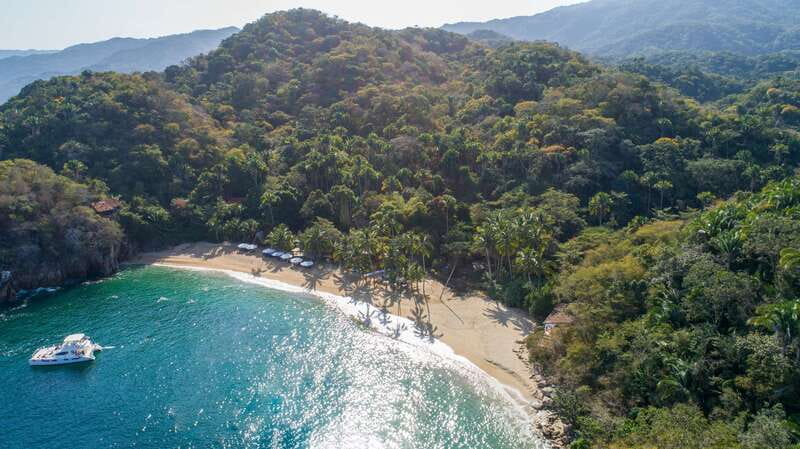 Puerto Vallarta: Luxury Yacht Tour with Lunch and Open Bar - Lunch, open bar, and the cruise back