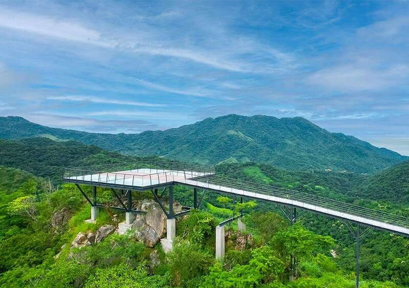 Puerto Vallarta: Walking Tour to Glass ViewPoint Jorullo - Stepping onto Jorullo Point’s glass floor