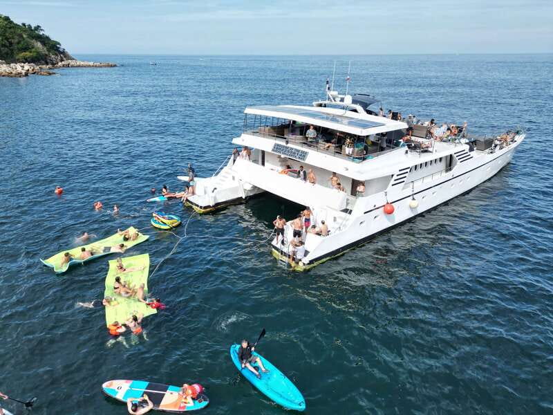 Puerto Vallarta: Yelapa Mega Yacht Cruise - Cruising the Bay of Banderas
