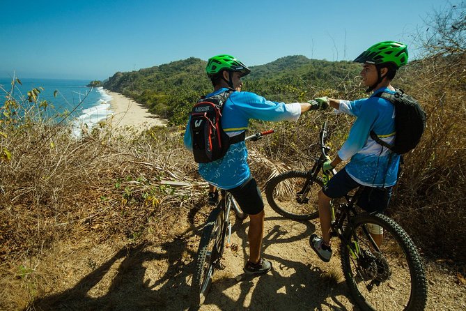 SINGLETRACK MOUNTAIN BIKE - Guided through the jungle - Playa Los Muertos and Sayulita’s cemetery