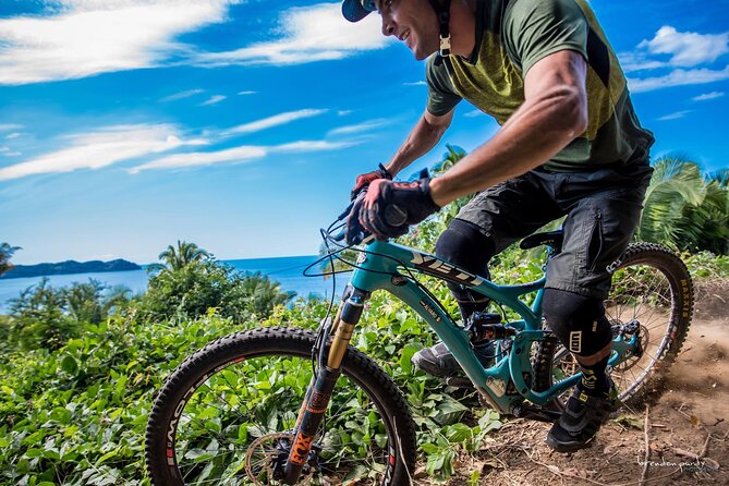 SINGLETRACK MOUNTAIN BIKE - Guided through the jungle - Who will get the most from this ride
