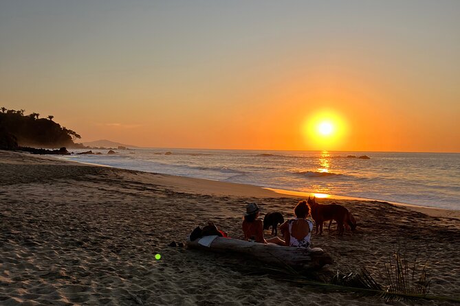 Sunset Hike to a secluded Beach + Mexican snack - Starting at the Sayulita Plaza