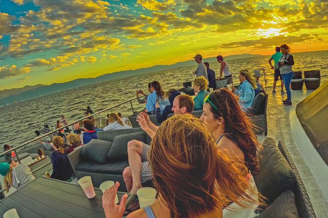 Sunsets and Whales Mega Yachts ALL INCLUSIVE: Puerto Vallarta - Open bar service from the first minutes
